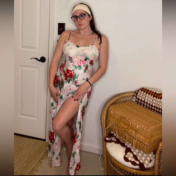 RARE Gold Tag VS Lace Floral Slip Dress - Picture 1 of 8